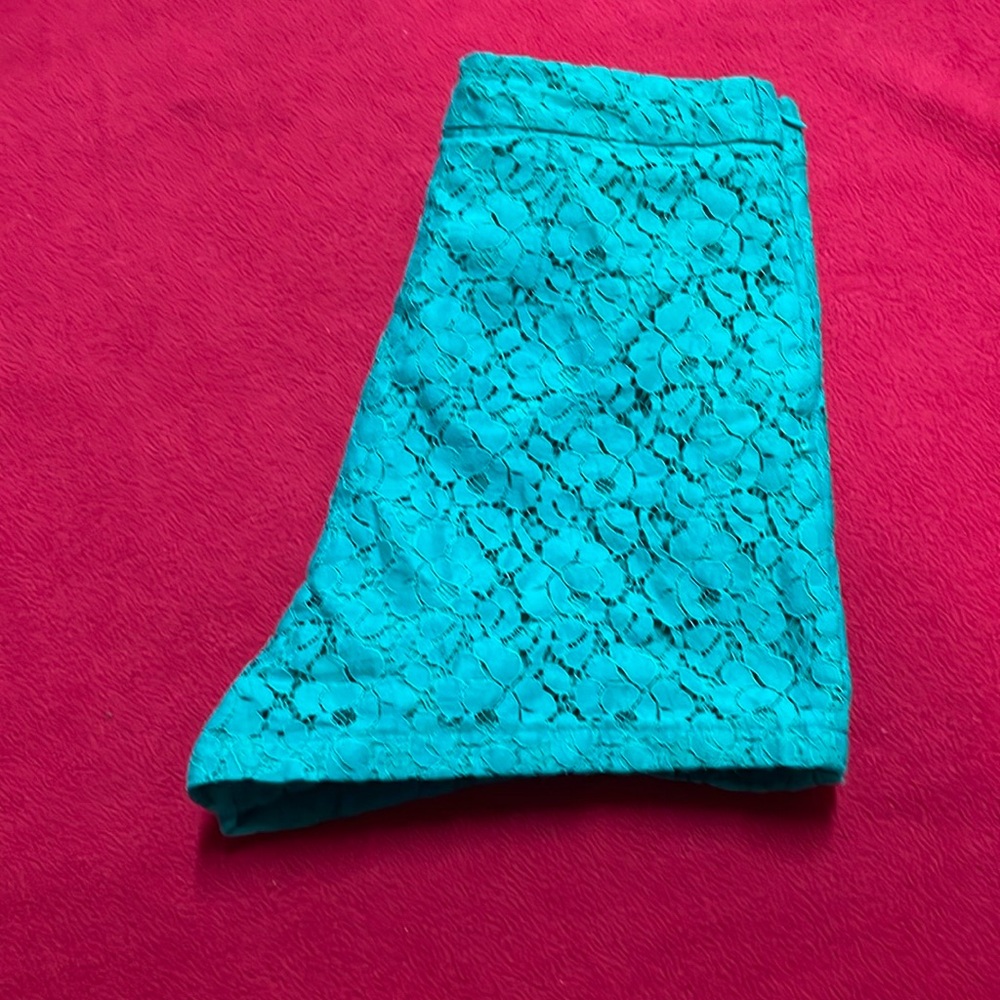 Bisou Bisou sz 6 dressy teal shorts with floral lace overlay